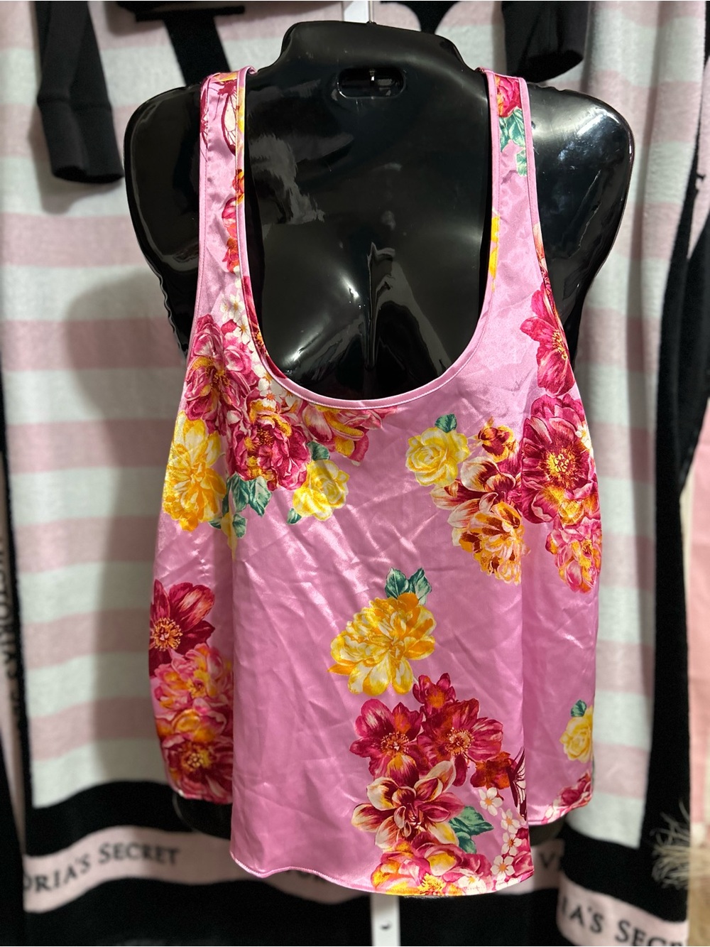 Victoria’s Secret NWT satin Cami S
